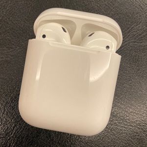 Apple AirPods with Case